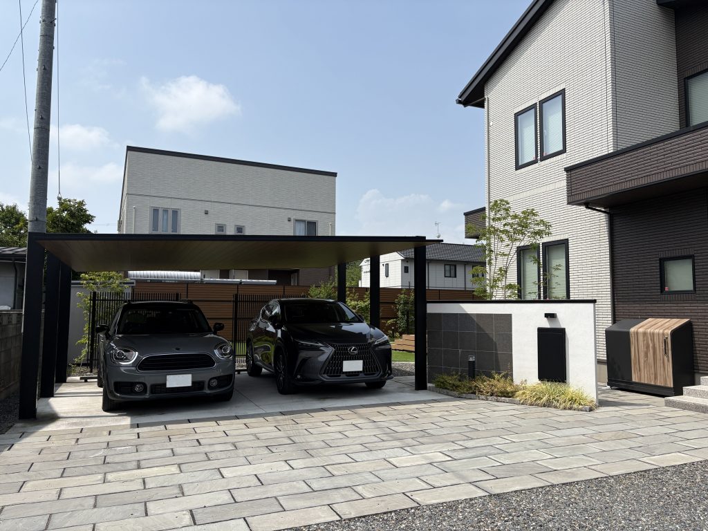 重厚感のあるカーポート